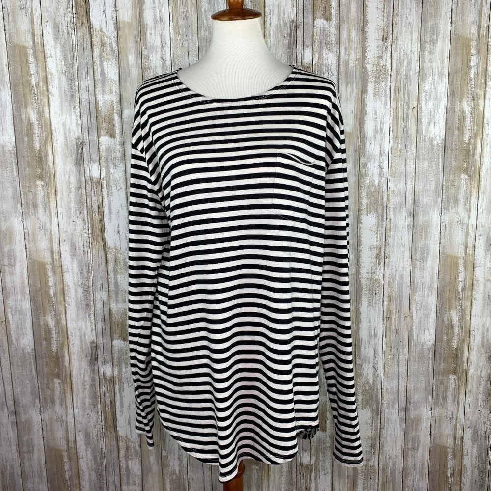 UO Three Feathers B&W Stripes Long Sleeve Tee Sz L